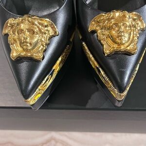 Versace Platform like new only worn twice ! Comes with original box and dust bag